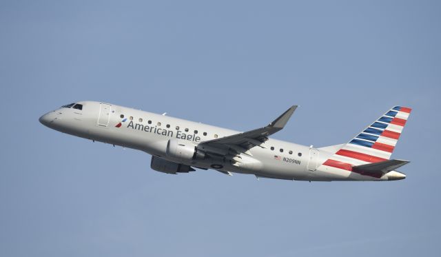 Embraer 175 (N209NN) - Departing LAX
