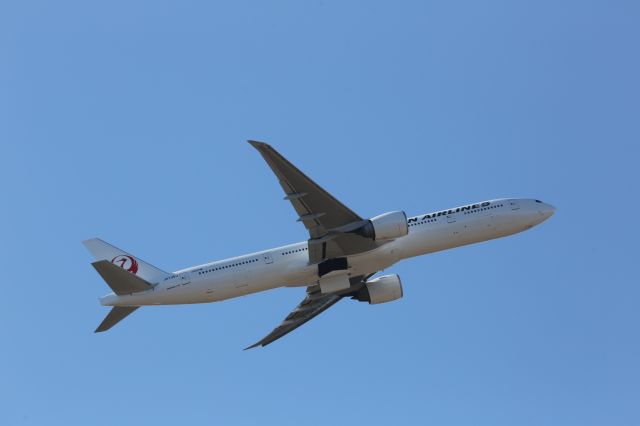 BOEING 777-300ER (JA736J)
