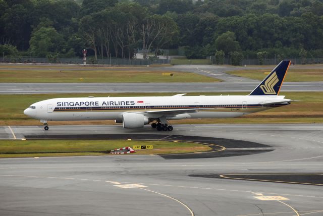 BOEING 777-300 (9V-SNC)