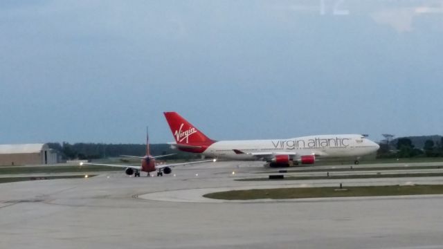 Boeing 747-400 (G-VAST)