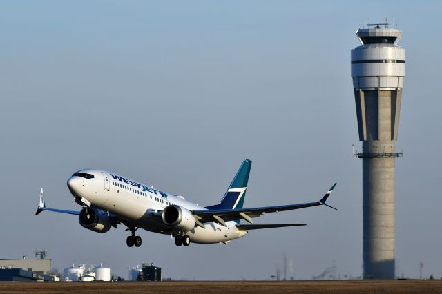 Boeing 737 MAX 8 (C-GXAX) - Westjet Boeing 737 MAX 8 taking off from Calgary on Dec 10, 2017.