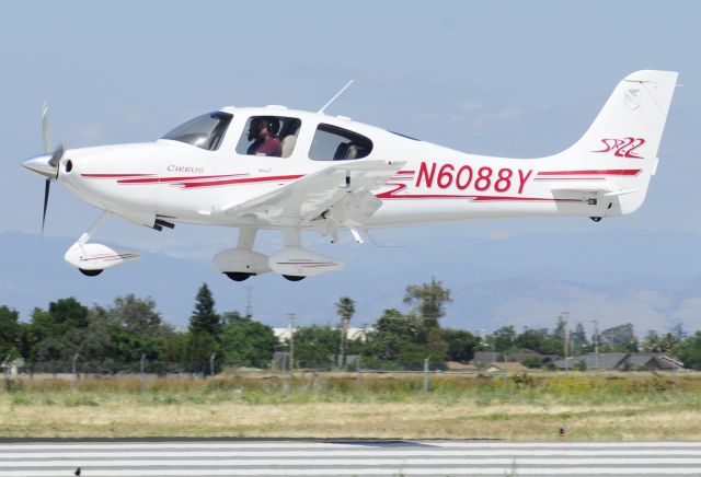 Cirrus SR-22 (N6088Y)