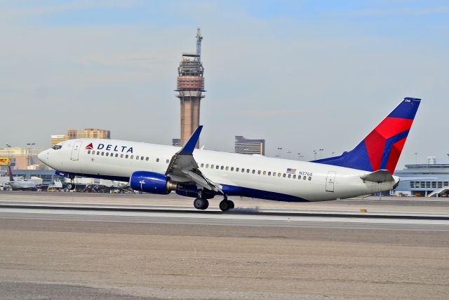 Boeing 737-800 (N3768)