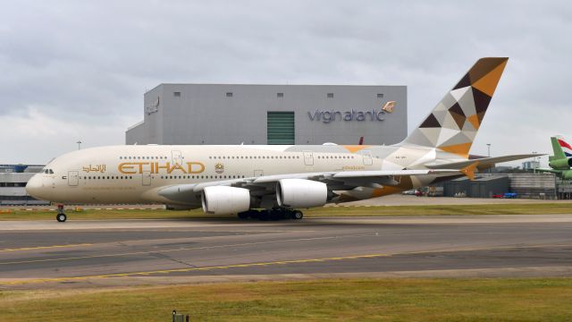 Airbus A380-800 (A6-API) - Etihad Airways Airbus A380-861 A6-API in London Heathrow