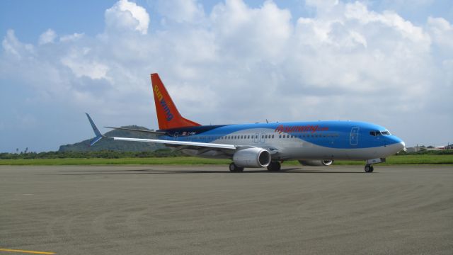Boeing 737-800 (C-FQWK)
