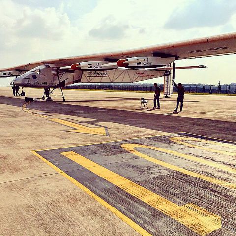 — — - SolarImpulse in Chongqing China 08 APR 2015