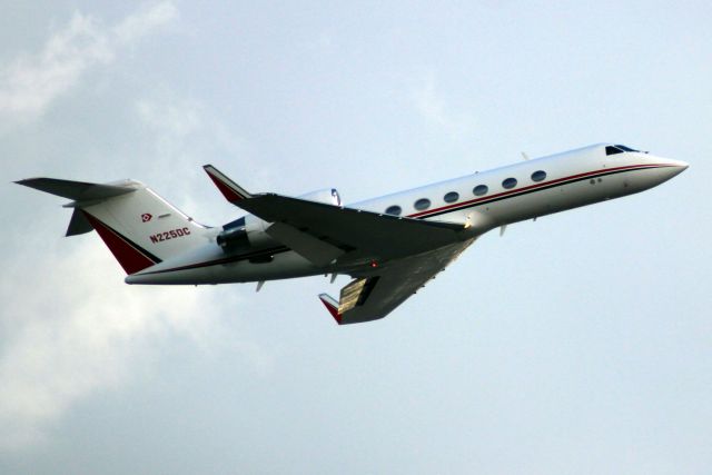 Gulfstream Aerospace Gulfstream IV (N225DC) - Airborne off rwy 10L on 9-Jan-17.