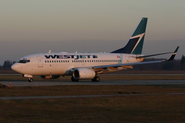 Boeing 737-700 (C-FWBX) - November 28, 2006 - leaving London in the setting sun