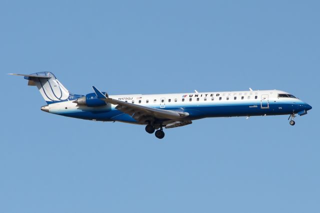 Canadair Regional Jet CRJ-700 (N175GJ)