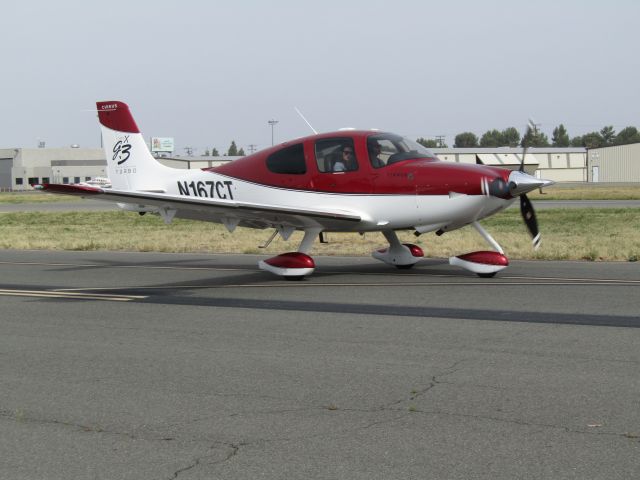 Cirrus SR-22 (N167CT) - Taxiing to RWY 24