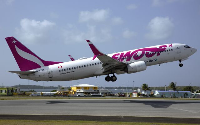 Boeing 737-800 (C-FYBK)