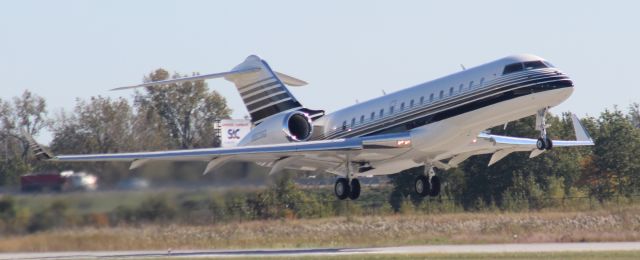 Bombardier Global Express (N923SG) - On west ramp watching takeoff.