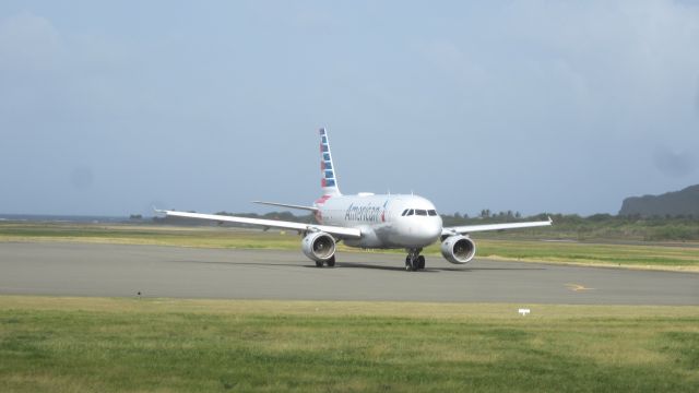 Airbus A319 (N741UW)