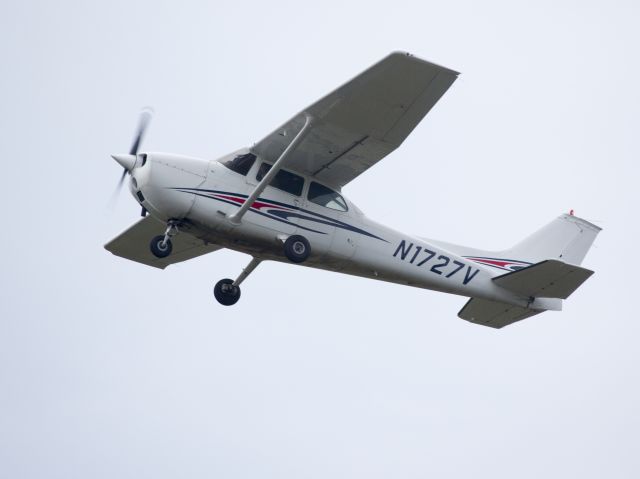 Cessna Skylane (N1727V) - Take off runway 26. 15 JUL 216.