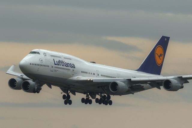 Boeing 747-400 (D-ABVM)