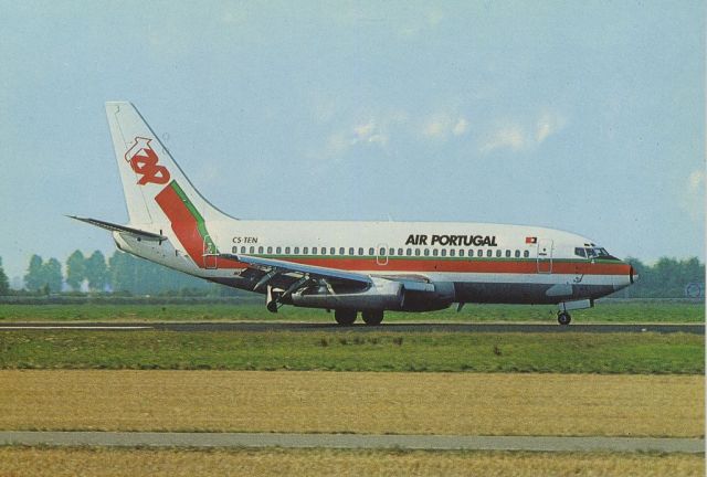 Boeing 737-200 (CS-TEN) - scanned from postcardbr /air portugal