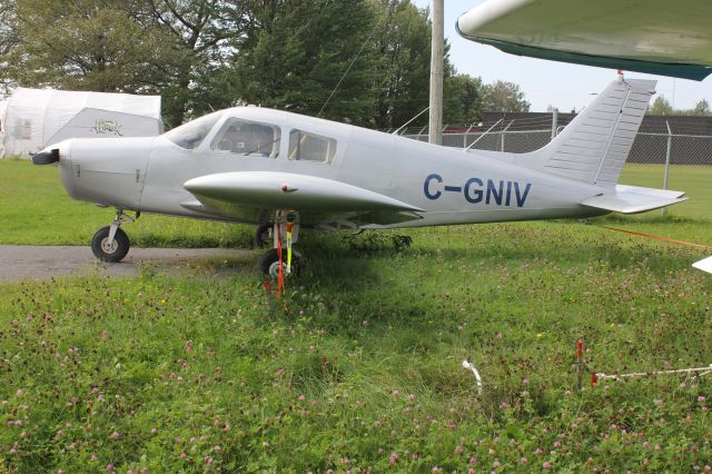 Piper Cherokee (C-GNIV) - Piper PA-28-140 C-GNIV Aéroport de Lachute CSE4 QC. 25-08-2018