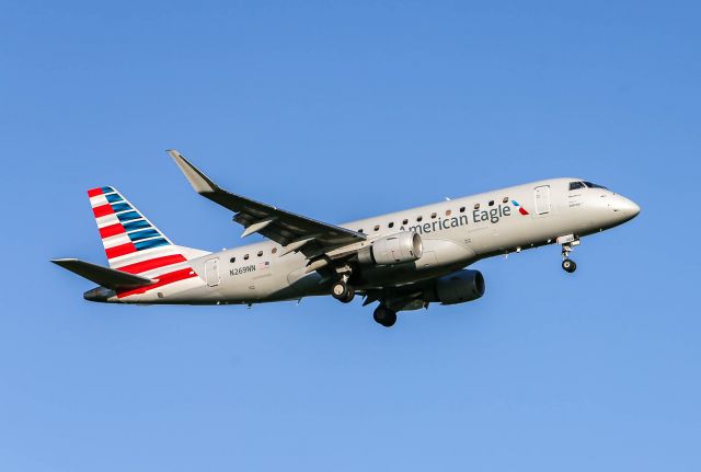 Embraer 170/175 (N269NN) - American Eagle (Envoy) 3914 short final runway 22 at KLEX Bluegrass Airport.