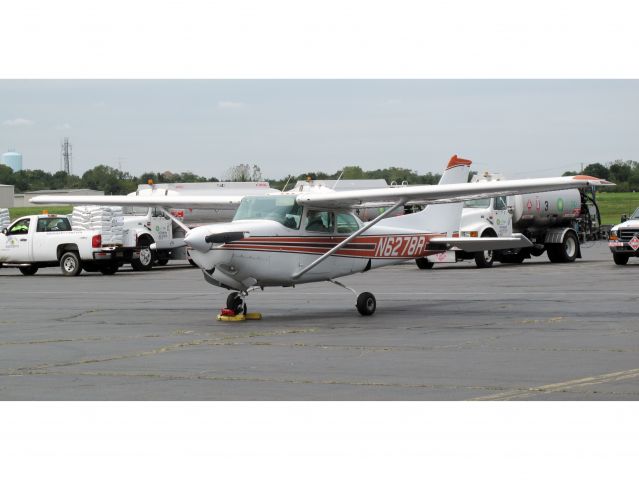 Cessna Skyhawk (N6278R) - A Cessna 172 with constant speed prop and retractable gear.