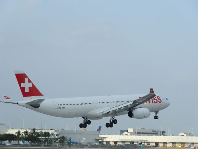 Airbus A330-300 (HB-JHB)