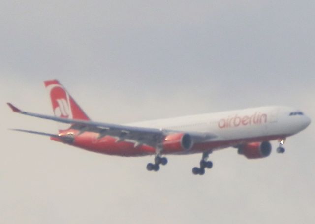 Airbus A330-200 (D-ALPJ)