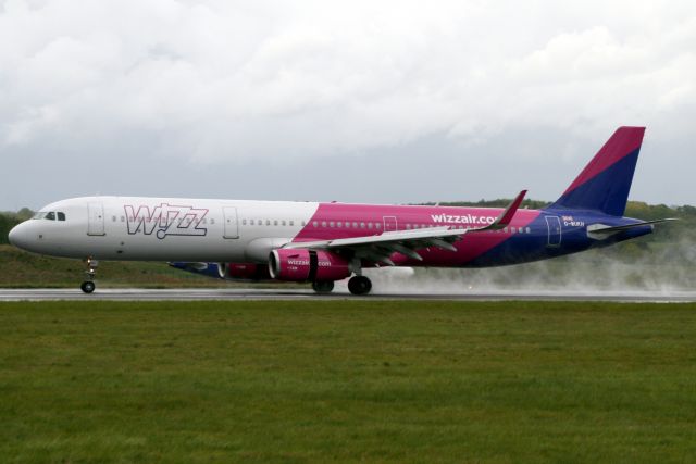 Airbus A321 (G-WUKH) - Landing on rwy 26 on 8-May-19 operating flight WUK4472 from LIBD.