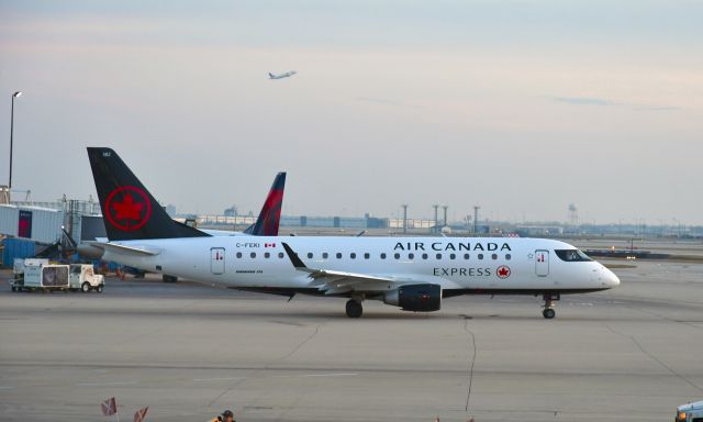 Embraer 175 (C-FEKI) - Air Canada Express Embraer ERJ-175SU C-FEKI in Chicago 