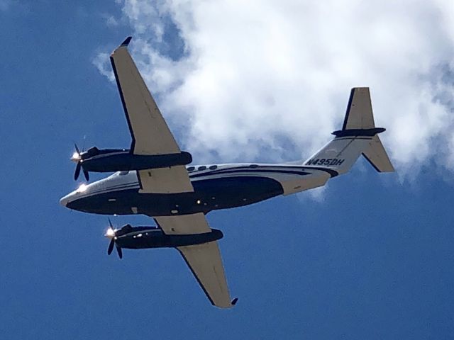 Beechcraft Super King Air 350 (N495DH)