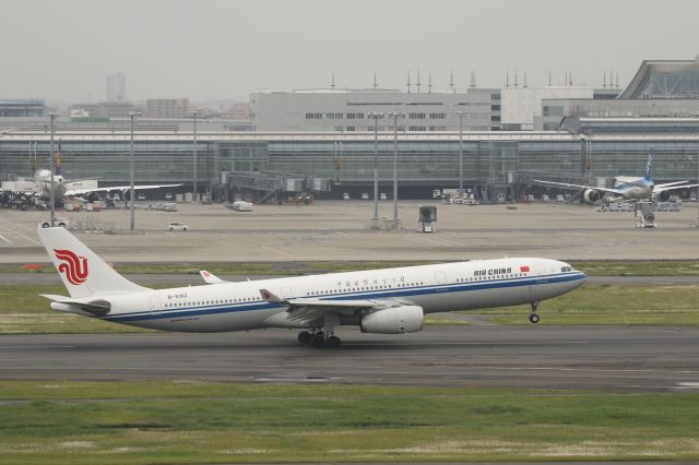 Airbus A330-300 (B-5912) - 24 April 2016:PEK-HND.