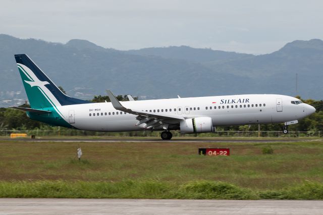 Boeing 737-800 (9V-MGH) - taken from the GA ramp (24.12.2014)