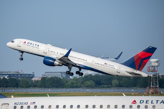 Boeing 757-200 (N722TW)