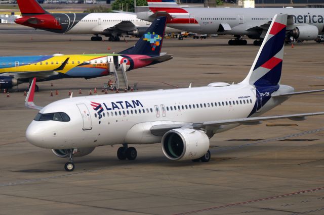 Airbus A320 (PR-XBW)