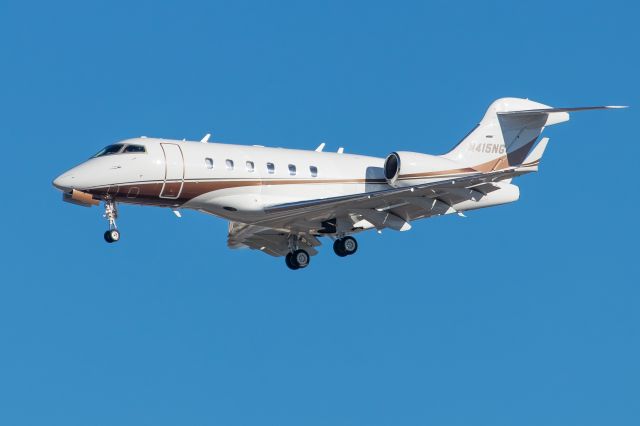 Bombardier Challenger 300 (N415NG) - 01.05.2017