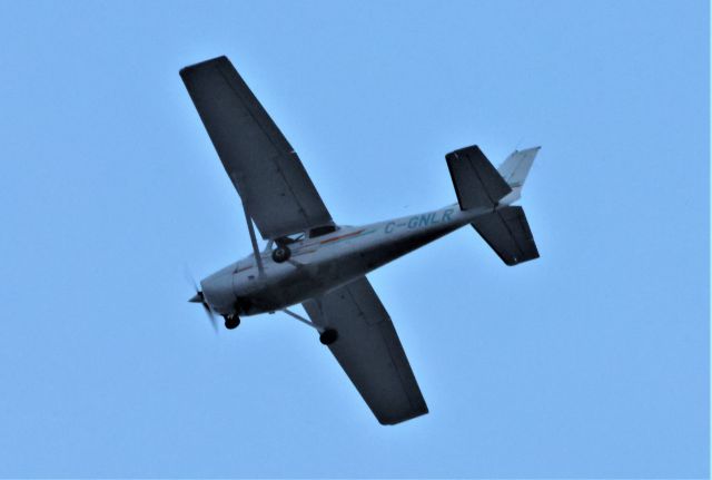 Cessna Skyhawk (C-GNLR) - C-GNLR Cessna Skyhawk 172-N Centre Pluridisciplinaire d'Aviation de Québec survolant la ville de Lavaltrie QC. le 01-04-2023 à 19:17