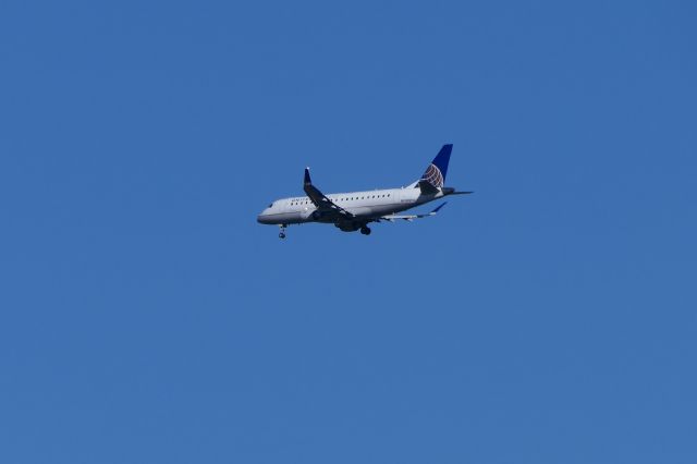 Embraer 175 (N747YX)