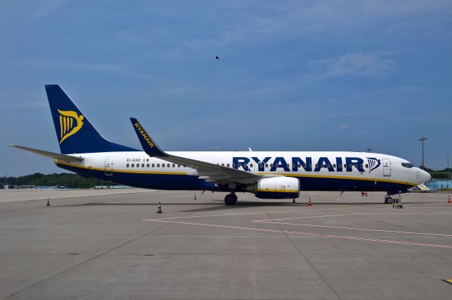 Boeing 737-800 (EI-EKR)