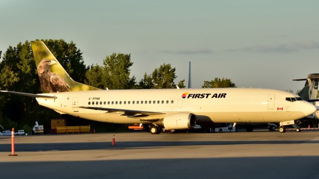 BOEING 737-400 (C-FFNE)