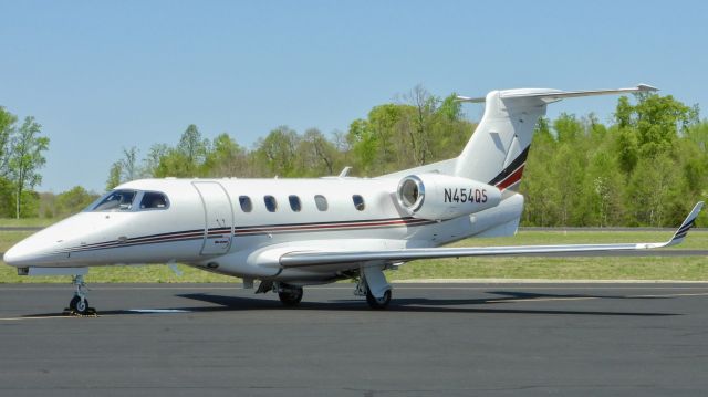 Embraer Phenom 300 (N454QS)