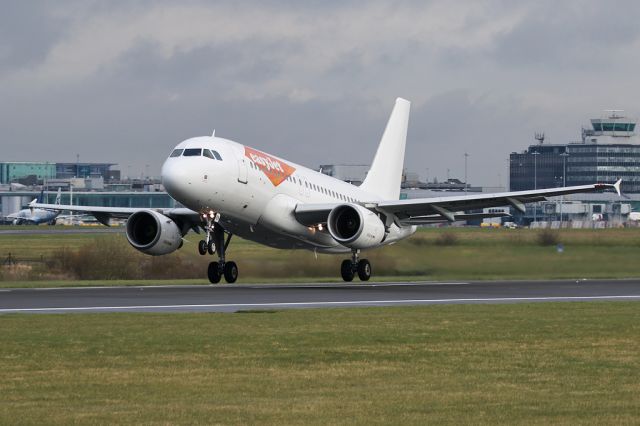 Airbus A319 (G-EZEN) - EZY1831 on the way to Amsterdam, with G-EZEN in a basic scheme