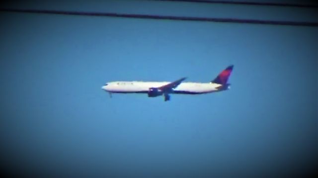 BOEING 767-400 (N833MH)