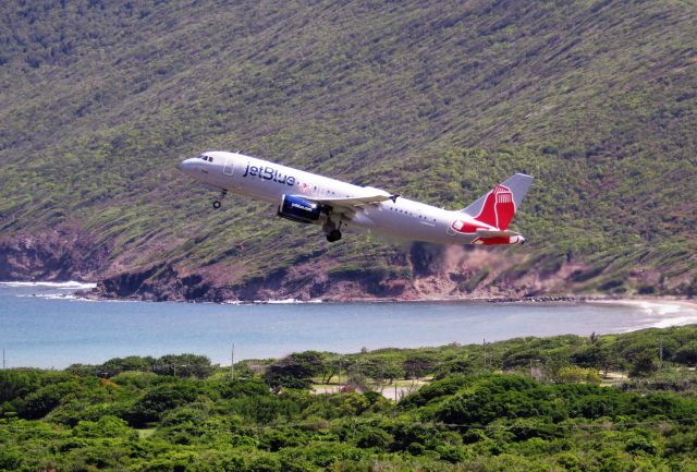 Airbus A320 (N605JB)