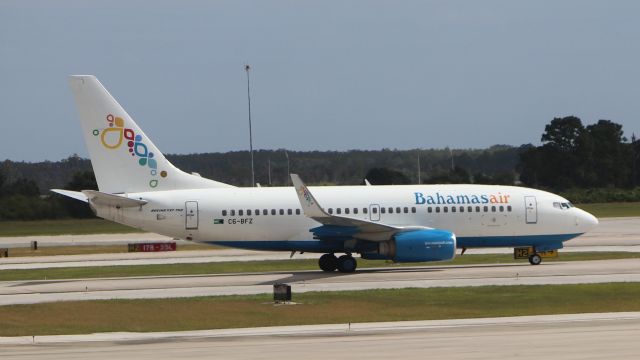 Boeing 737-700 (C6-BFZ) - 10/26/23 taxiing in from Rwy 35R