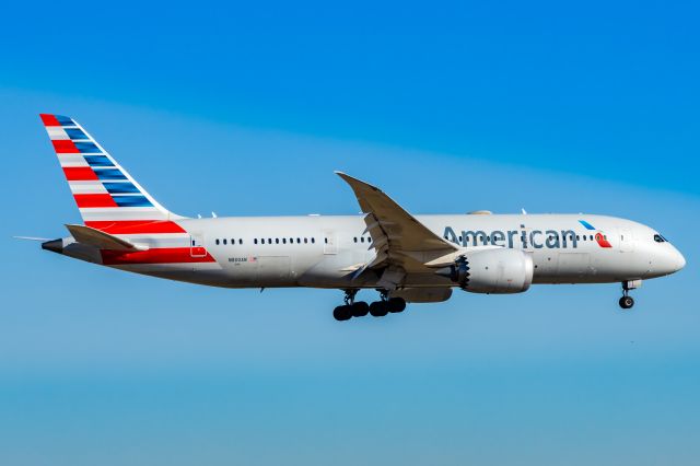 Boeing 787-8 (N800AN) - American Airlines 787-8 landing at DFW on 12/27/22. Taken with a Canon R7 and Tamron 70-200 G2 lens.