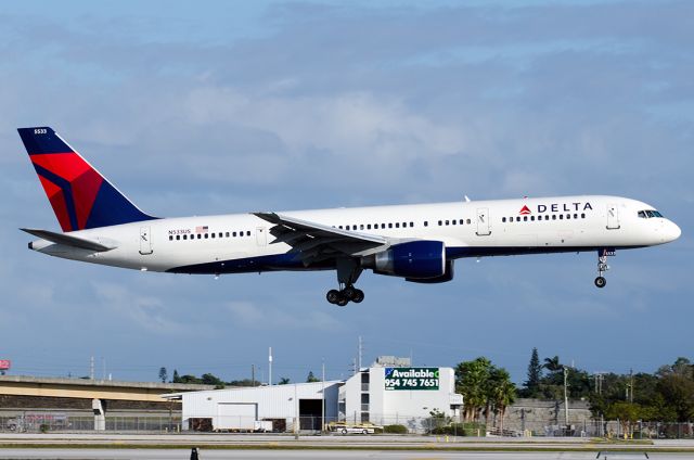 Boeing 757-200 (N533US)