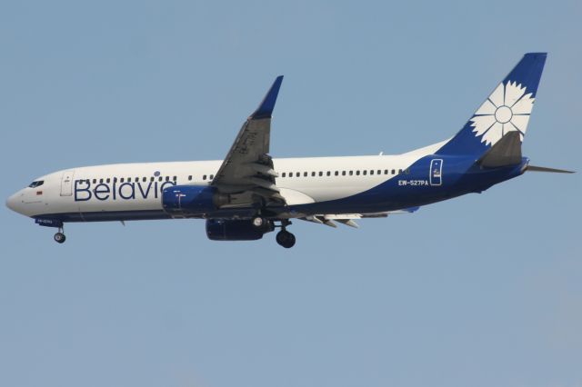 Boeing 737-800 (EW-527PA)