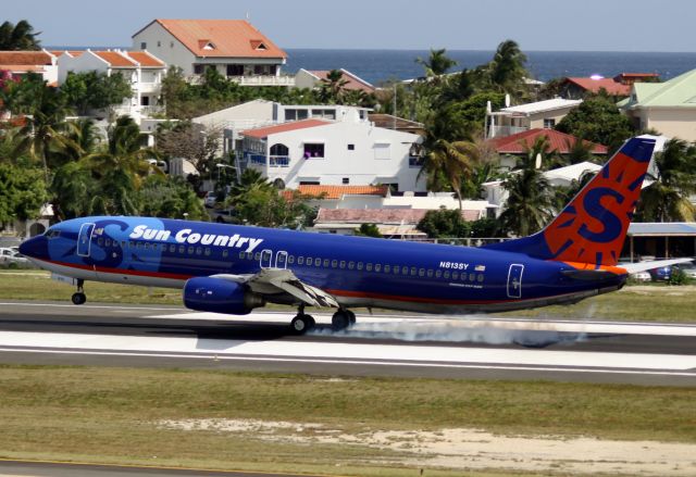 Boeing 737-800 (N813SY)