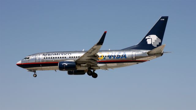 Boeing 737-700 (XA-AAM)