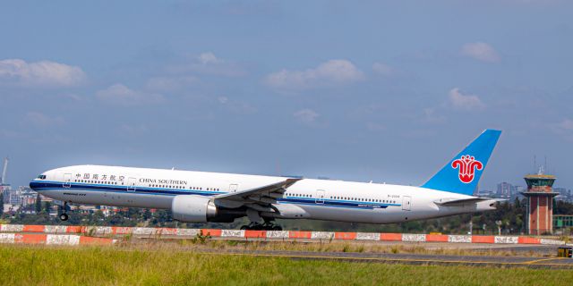 BOEING 777-300ER (B-2029)