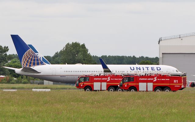 BOEING 767-300 (N665UA) - united b767-322er n665ua diverted to shannon due to a suspected bomb threat while routing rome to chicago 11/6/18.