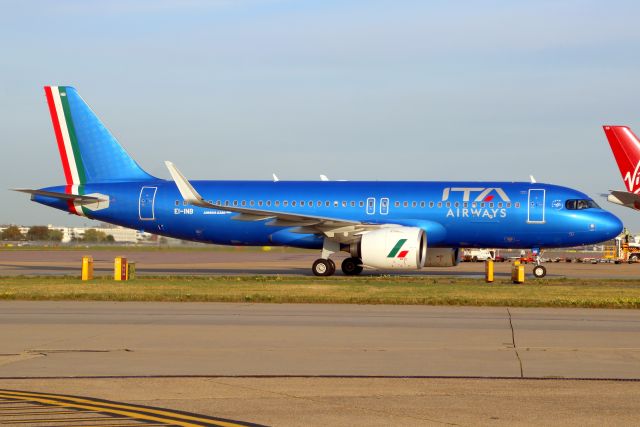 Airbus A320neo (EI-INB) - Taxiing to Stand 421 on 8-Oct-23 operating flight ITY204 on its first visit to EGLL.